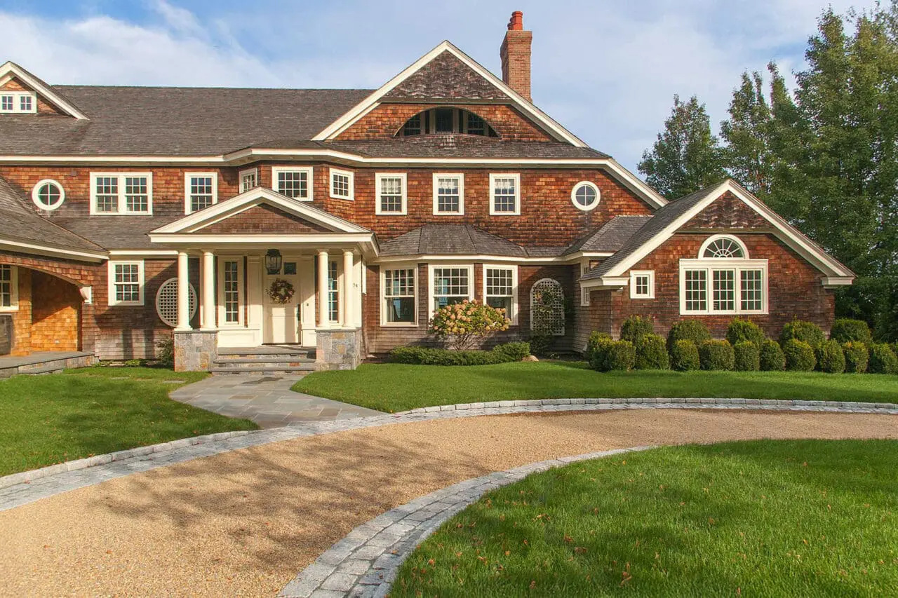Duxbury, MA - This circular gravel driveway in Duxbury, MA creates an elegant arrival court, with stone edging that defines the form and supports smooth circulation for guests and service vehicles.